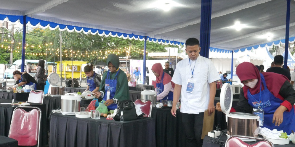 Ikut Lomba Masak di Surabaya, Emak-Emak Ini Dapat Hadiah 1 Unit Rumah Makan