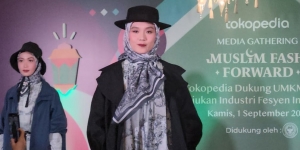 Mengintip Koleksi Brand DOA Milik Dewi Sandra di Muslim Fash Forward