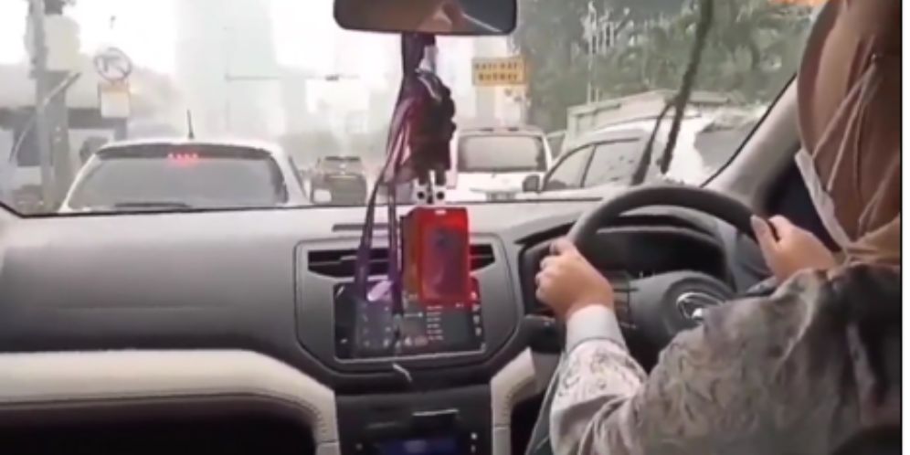 Viral Istri Polisi Jadi Sopir Taksi, Tak Malu Asal Bisa Bantu Suami