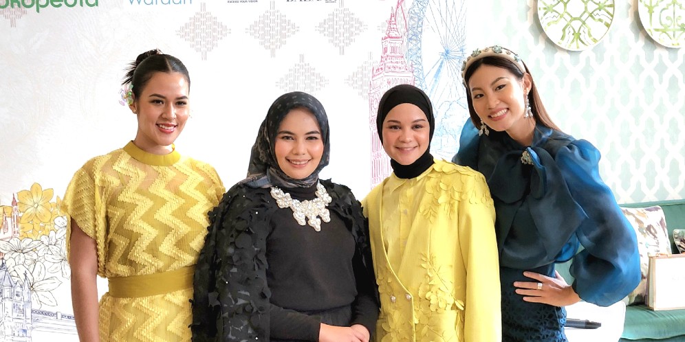 Wearing Klamby Bawa Tenun Garut ke London Fashion Week 2022