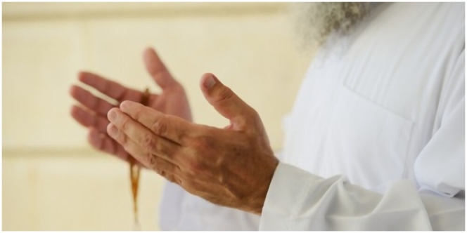 Bacaan Doa Qunut Sholat Subuh Sendiri dan Jamaah, Lengkap dengan Keutamaannya yang Sayang Dilewatkan