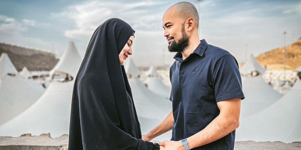 Sederet Pasangan Artis Dikenal Religius, Ada yang Mengikuti Jejak Suami Berhijrah