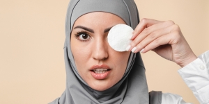 Bersihkan Waterproof Makeup Harus Ekstra Hati-Hati, Jangan Sampai Bikin Kulit Iritasi