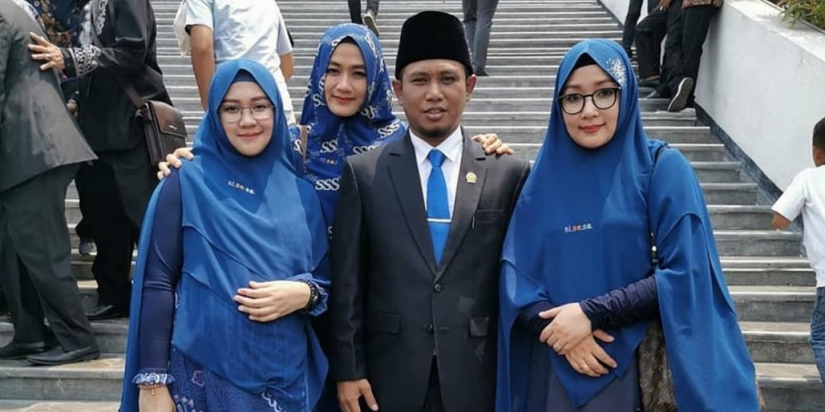 Ingat Lora Fadil Anggota Dpr Yang Viral Bawa 3 Istri Cantik Saat