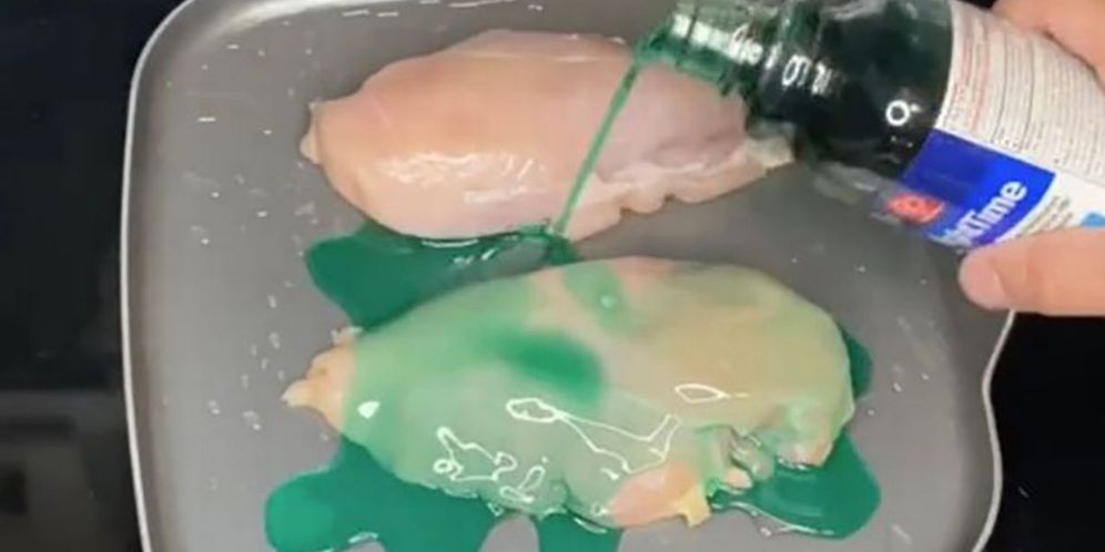 Viral Tren TikTok Masak Ayam Pakai Obat Batuk