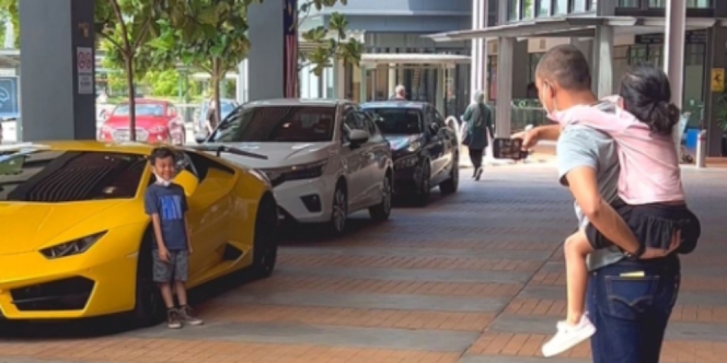 Liat Bocah Laki-laki Foto di Samping Lamborghini, Reaksi sang Pemilik di Luar Dugaan