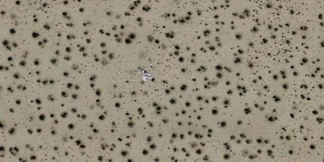 Foto Benda Mirip Puing Pesawat di Tengah Gurun Lembah Kematian yang Tertangkap Google Maps Ini Bikin Netizen Penasaran