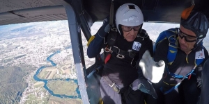 Kakek 88 Tahun Lakukan Skydiving 1.487 Kali