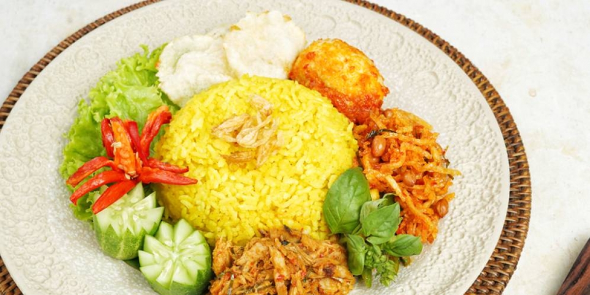 Nasi Kuning Rice Cooker Gurih Tanpa Santan, Menu Simpel untuk Sarapan