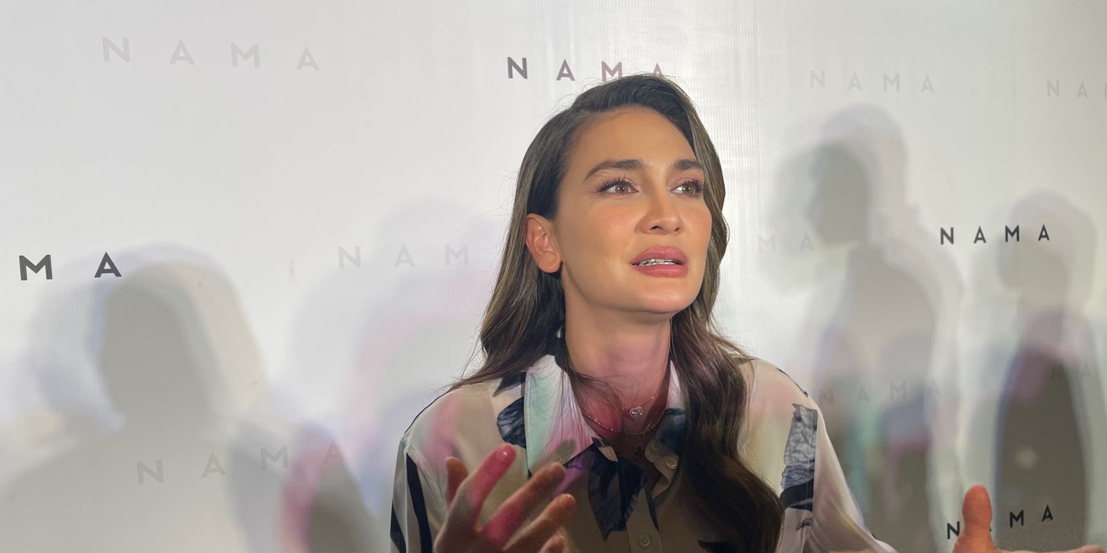 Cocktail Serum, Cara Luna Maya Pakai Skin Care Saat Mager