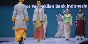 Kala Putri Wapres Ma'ruf Amin Jadi Model di Catwalk ISEF 2022