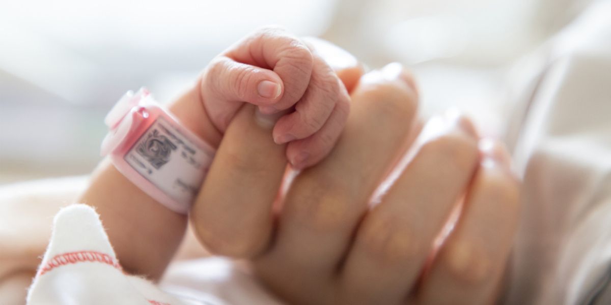 Wanita Melahirkan Bayi Sehat Hanya 24 Jam setelah Mengetahui Dirinya Sedang Hamil