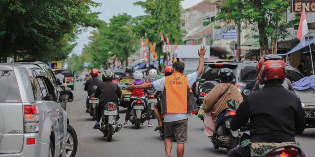 Kesal Halamannya Jadi Lahan Parkir 9 Mobil Tetangga Wanita Ini Lakukan Hal Tak Terduga 4588