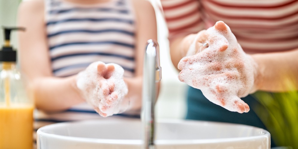 Kapan dan Bagaimana Ajarkan Cuci Tangan yang Baik Pada Anak? Intip Kiatnya