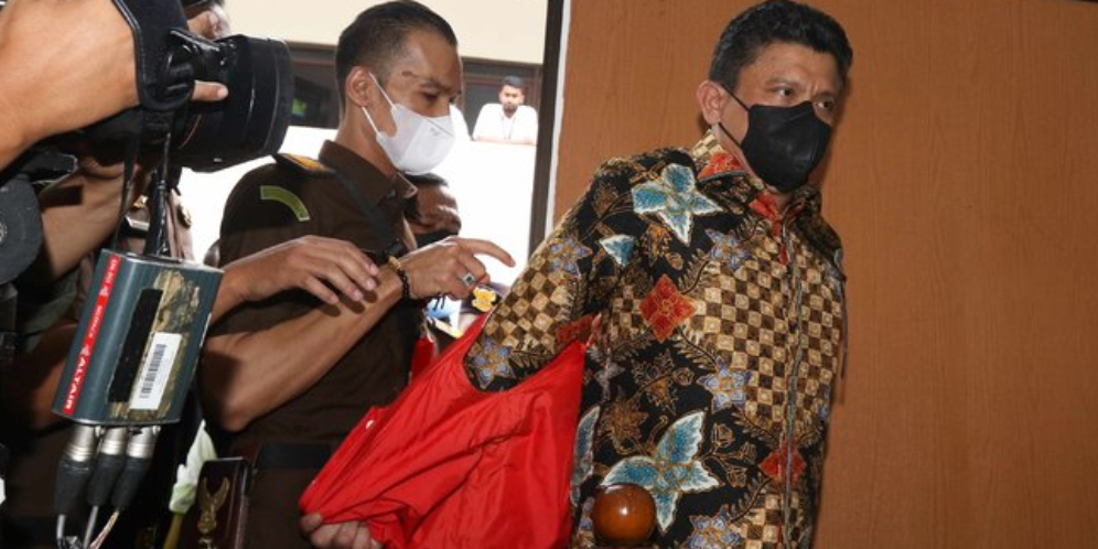 Mengapa Ferdy Sambo Lepas Rompi Tahanan dan Jadi Satu-satunya Terdakwa Pembunuhan Brigadir J yang Pakai Batik Saat Sidang? Ini Penjelasannya