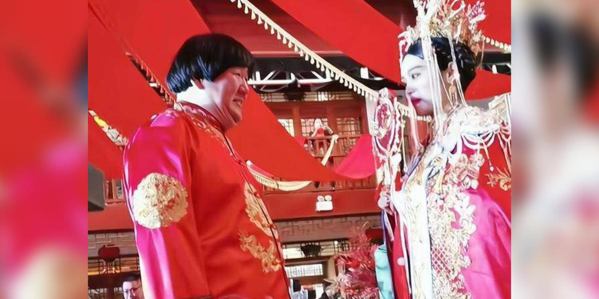 Foto Pernikahan Pasangan Pengantin Ini Jadi Omongan Sedunia Gegara Penampilan yang 'Njomplang'