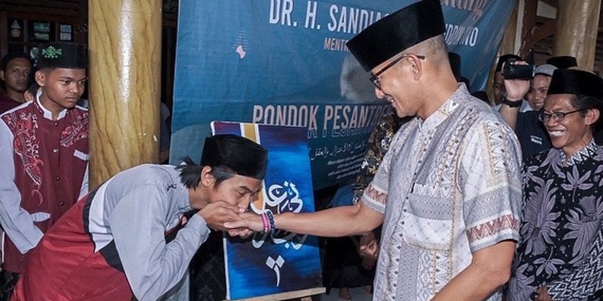 Sambut Hari Santri Nasional, Menteri Sandiaga Uno Dorong Santri Adopsi Teknologi Digital