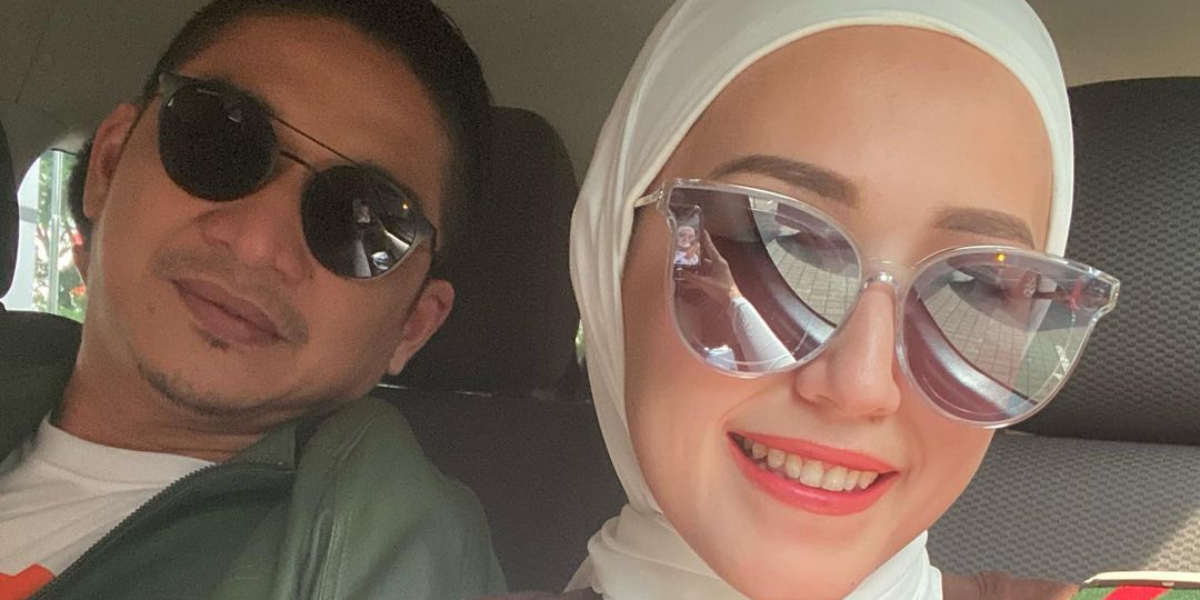 Asyik Main Tiktok di Bandara, Penampilan Adelia dan Pasha Ungu Jadi Sorotan