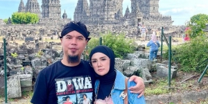 Potret Ahmad Dhani dan Mulan Jameela Makan Lontong Pinggir Jalan, Saking Lahapnya Bikin Ngiler