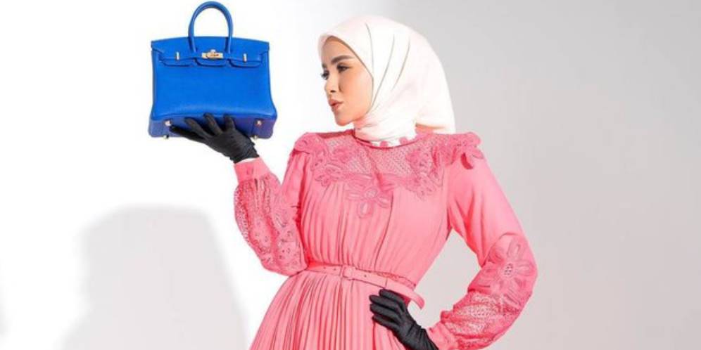 Potret OOTD Olla Ramlan dengan Sederet Koleksi Tas Hermes Mewah