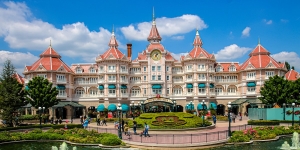 6 Hotel Dekat Disneyland, Bisa Irit Waktu
