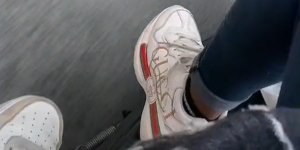 Viral Video Driver Ojol Pakai Sepatu Branded Berharga Belasan Juta Rupiah