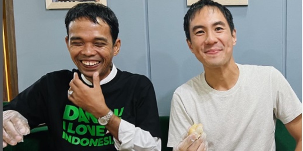 Potret Daniel Mananta Kunjungi Rumah Ustaz Abdul Somad di Riau, Podcast Hingga Makan Durian Bareng!