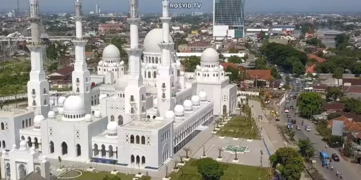 Potret Megahnya Masjid Raya Syeikh Zayed, Hadiah Putra Mahkota UEA ke Jokowi