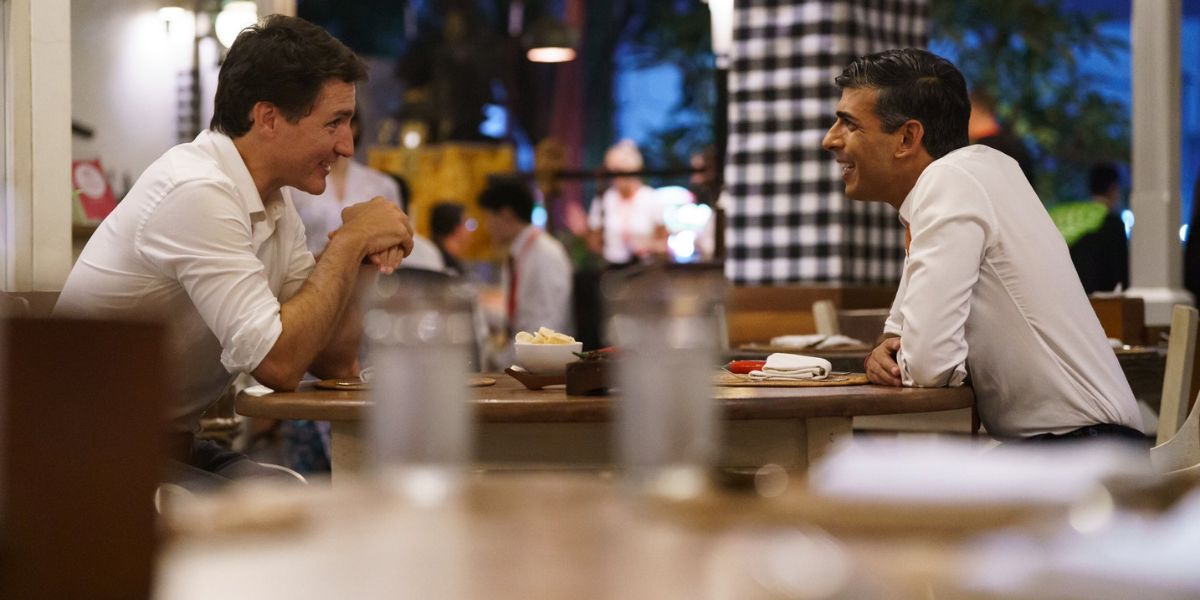 Gaya Santai Justin Trudeau dan Rishi Sunak Nongkrong di Kafe Saat G20 Bali