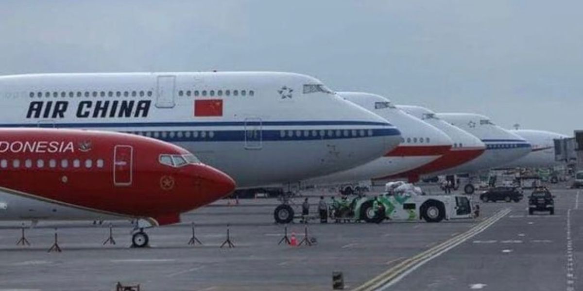 Penampakan Pesawat Jokowi 'Nyempil' di Pesawat Jumbo Pemimpin G20, Mungil dan Cerah