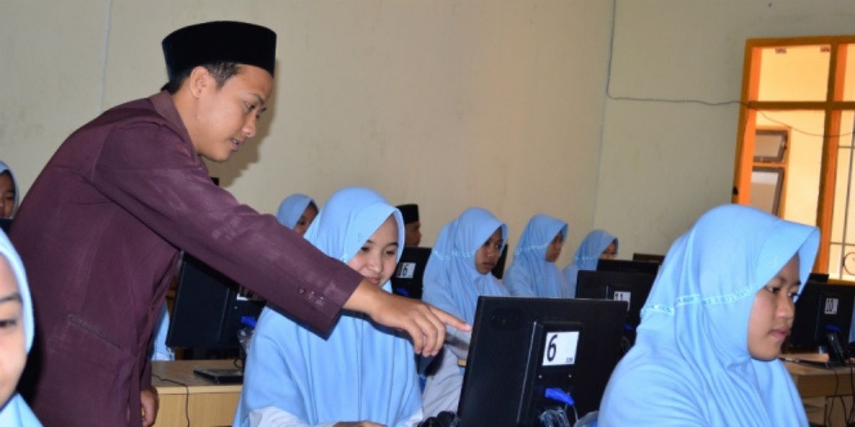 Sudah Naik Kelas, Banyak Pejabat Menyekolahkan Anak ke Madrasah