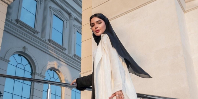 Menyontek Tampilan Wajah Bold dan Flawless Influencer Qatar Haneen Alsaify