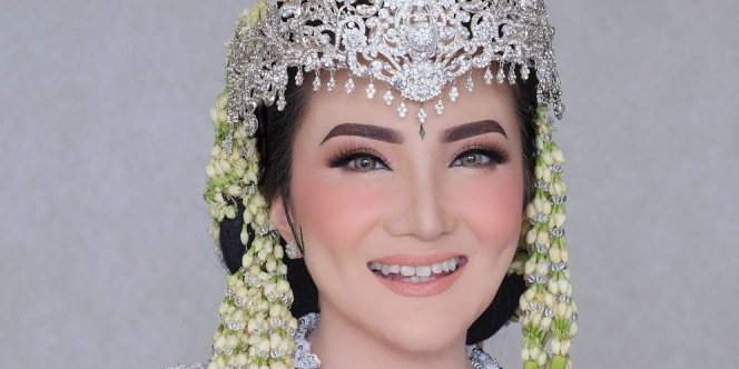 Membedah Busana Pernikahan Kiki Amalia, Anggun dalam Balutan Kebaya Putih dan Siger Sunda