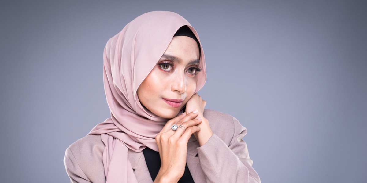 Trik Agar Sunscreen Tidak Terasa Lengket Saat Dipakai di Atas Makeup