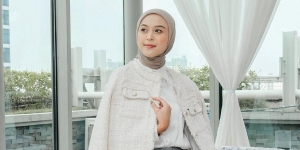 Inspirasi Makeup Segar dan Sultry ala Influencer Hijab Vira Soto