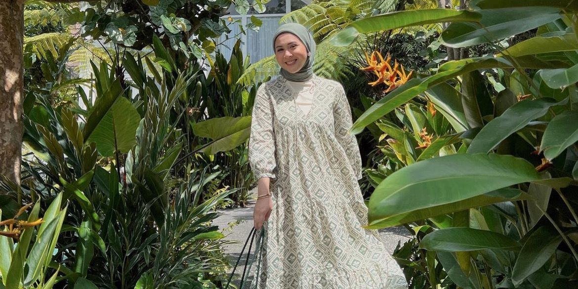 Trik Tampilan Hijab Clean Look ala Kesha Ratuliu