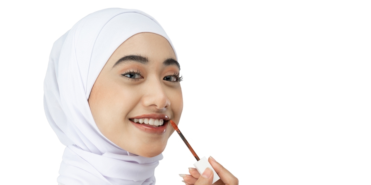 Trik Mua Memulas Riasan Bibir Menjadi Terlihat Lebih Tipis