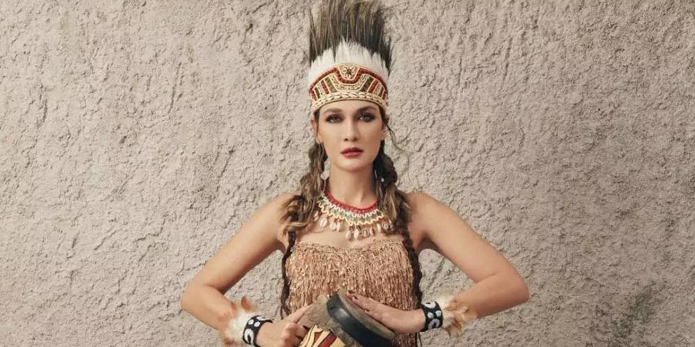 Pesona Sederet Seleb Cantik Kenakan Baju Adat Papua