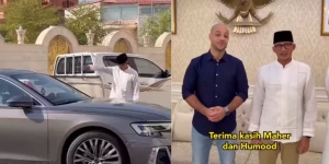 Dikunjungi Dua Penyanyi Terkenal di KBRI Qatar, Sandiaga Uno Mendadak Jadi 'Tukang Parkir'