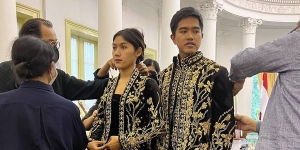 Fashion Stylist Bocorkan Foto Fitting Busana Kaesang dan Erina di Istana