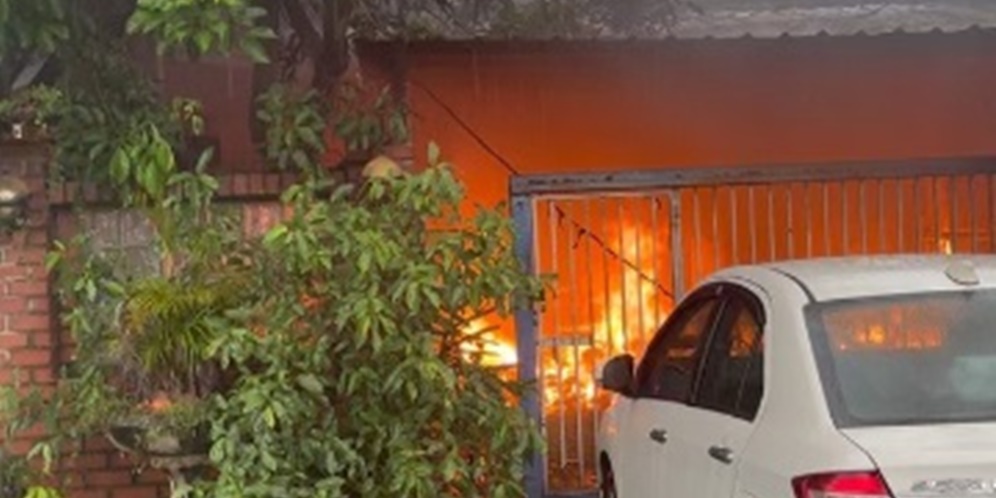 Sang Ibu Minta Tolong Saat Terjebak di Rumah yang Terbakar, Aktor Ini Panik Bukan Main, Endingnya Bikin Haru!