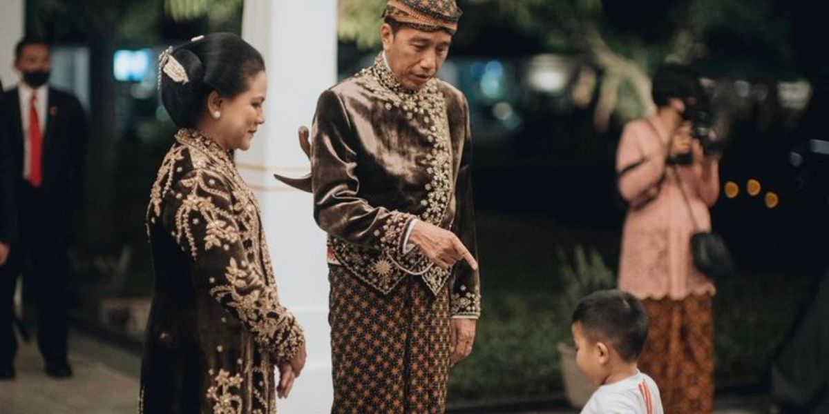 Bobby Unggah Potret Jokowi Tunjuk Nahyan 'Ketua dari Medan': Jangan Ganggu Kaesang di Malam Jumat