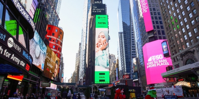 Terpilih jadi Duta EQUAL Spotify, Wajah Fatin Shidqia Mejeng di Billboard Times Square NY
