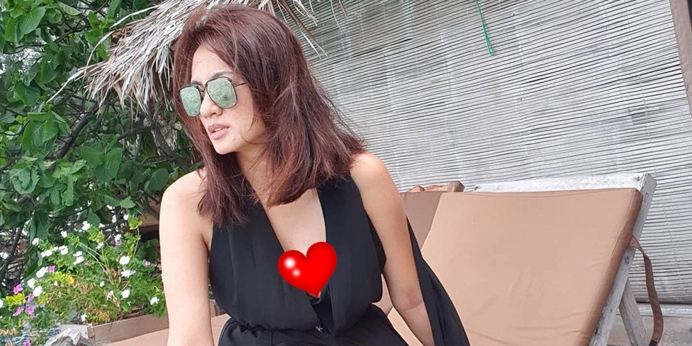 Masih Ingat Artis Seksi Yeyen? Makin Berani Pose `Hot` Setelah Menjanda, Lihat 8 Potretnya