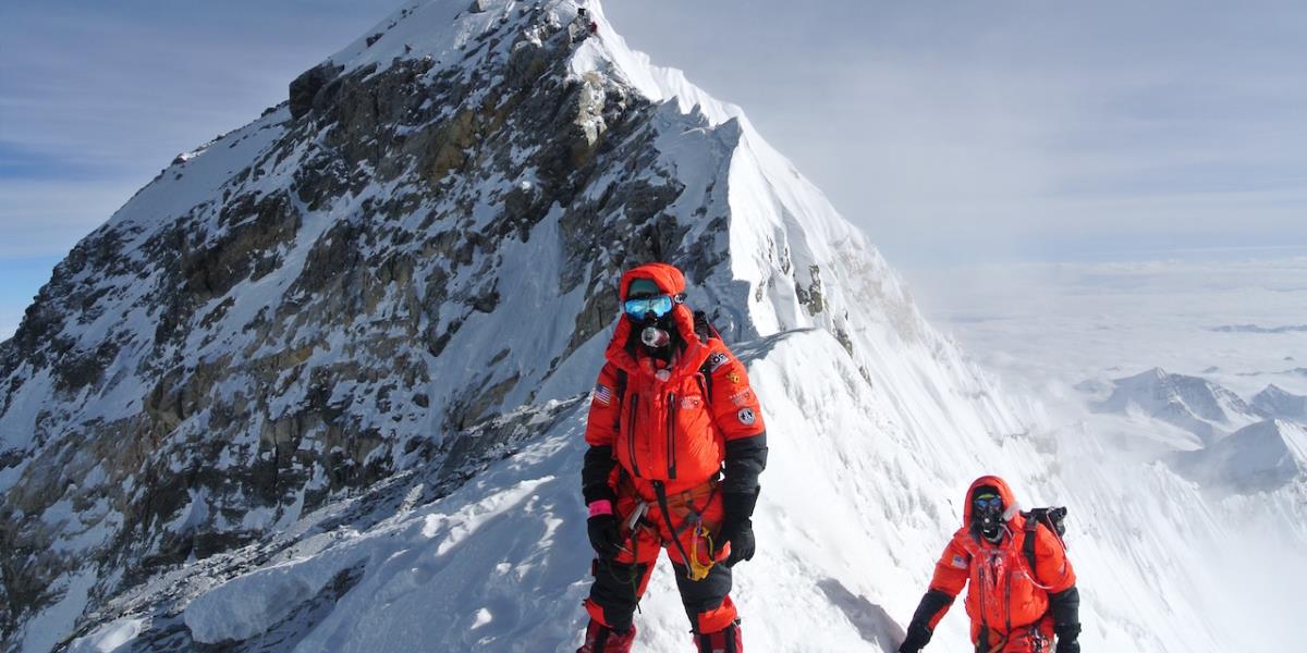 Berbagai Fakta Mengerikan yang Terjadi Pada Pendaki di Zona Kematian Gunung Everest