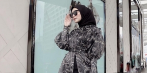OOTD Mix-and-Match Outfit Hitam Artis FTV Melody Prima, Tak Pernah Gagal Bikin Tampilan Stylish