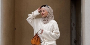 Styling Hijab Turban Flowy Simpel dengan Modal Karet Rambut