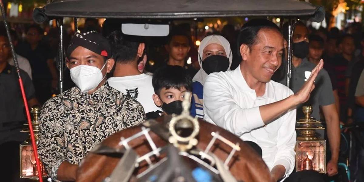 Jokowi Manjakan Cucu Kesayangan Jalan-jalan di Yogyakarta