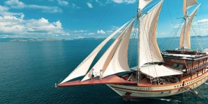Sensasi Traveling Eksklusif di Atas Kapal Phinisi The MAJ Oceanic   
