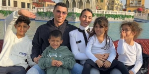 Keseruan Piknik Keluarga Cristiano Ronaldo di Arab Saudi